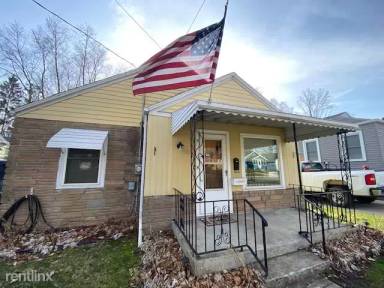 Main picture of 923 Seymour Ave
