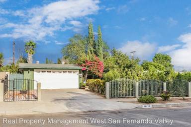 Main picture of 10038 Saloma Ave