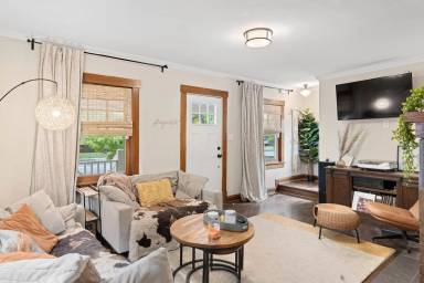 Main picture of 4465 Pennsylvania Ave