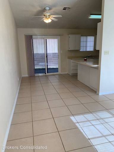 Main picture of 141 N Yucca St