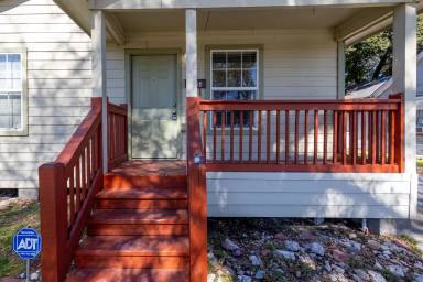 Main picture of 1834 Roberts St