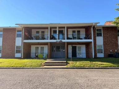 Main picture of 2831 N Ohenry Blvd