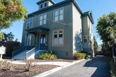 Main picture of 272 Washington St