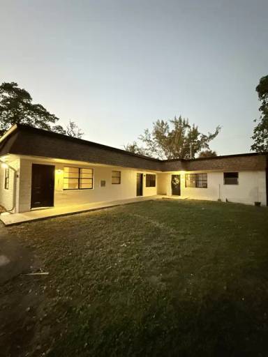 Main picture of 261 NW 42nd St