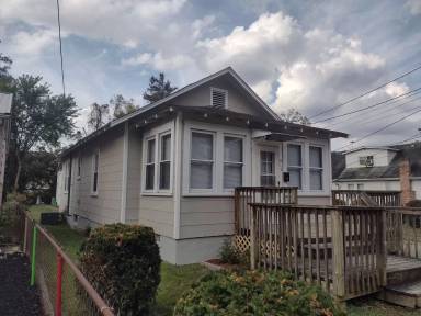 Main picture of 917 Park Dr