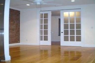Main picture of 279 E 10th St