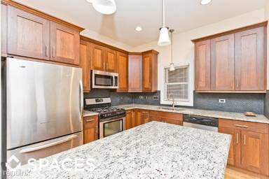 Main picture of 2328 N Greenview Ave