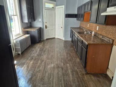 Main picture of 224 W Jackson St