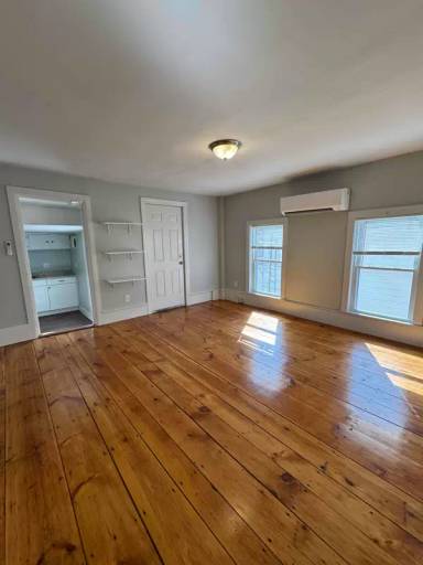Main picture of 142 South St
