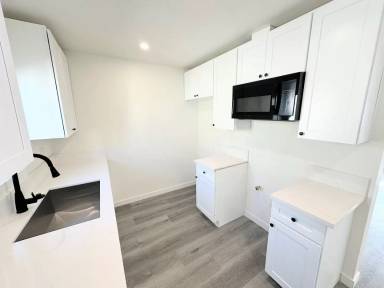 Main picture of 7515 Canby Ave