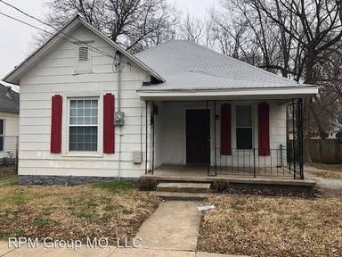 Main picture of 921 W Harrison St