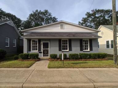 Main picture of 3215 Rosewood Dr