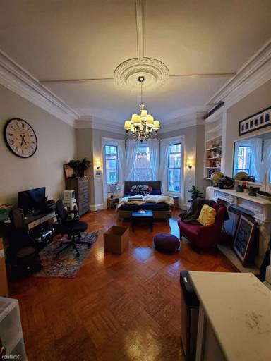 Main picture of 305 Beacon St