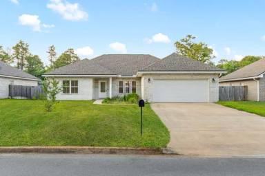 Main picture of 331 Adams Dr