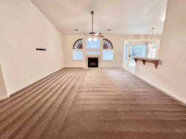 Main picture of 2913 E Plymouth Way