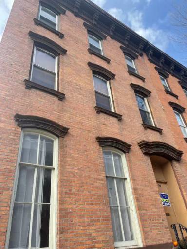 Main picture of 155 1st St