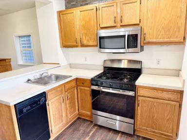 Main picture of 117 1/2 Fulton St