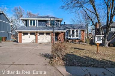 Main picture of 2912 Lynnwood Dr