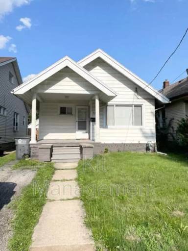 Main picture of 921 National Ave