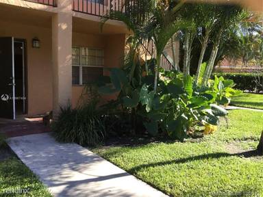 Main picture of 10440 NW 8th St