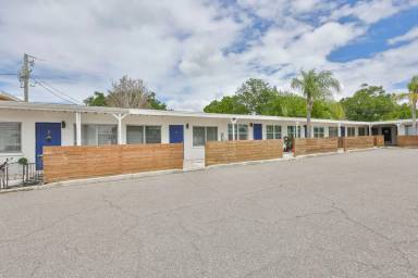 Main picture of 2035 Edgewater Dr