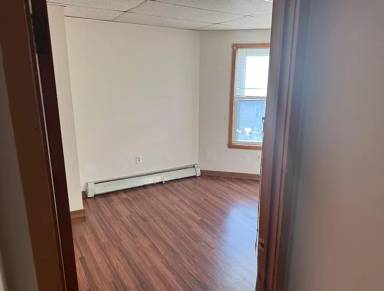 Main picture of 79 Oak St