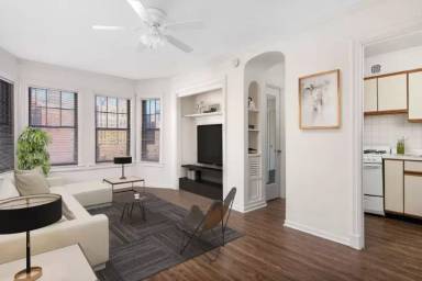 Main picture of 621 W Briar Pl