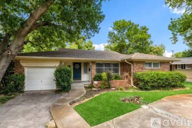 Main picture of 704 Downing Dr