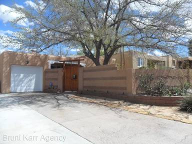 Main picture of 410 Wellesley Dr SE