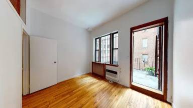 Main picture of 16 W 82nd St
