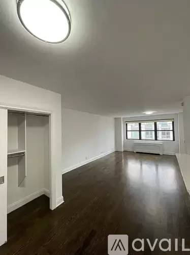 Main picture of 403 E 88th St