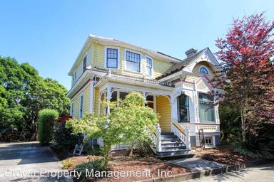 Main picture of 2985 D St NE