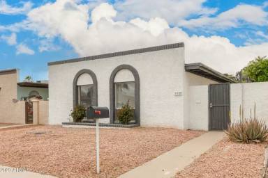 Main picture of 3722 S Wilson St