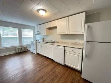 Main picture of 10 Lee Rd