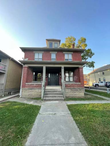 Main picture of 194 E 14th Ave