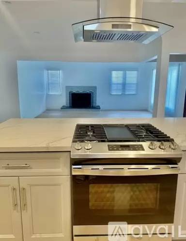 Main picture of 843 N Las Palmas Ave