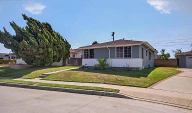 Main picture of 2924 W 136th St