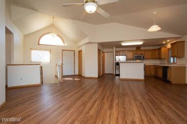 Main picture of 10 Redtail Ct