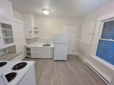 Main picture of 1338 Lakeview Blvd E