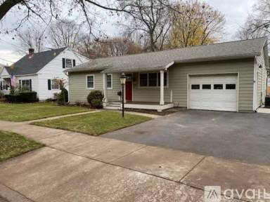 Main picture of 300 Caroline St