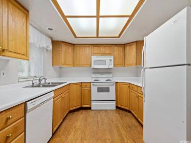 Main picture of 32 S 900 E