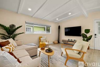 Main picture of 637 Oxford Ave