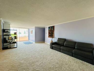 Main picture of 10725 Ohio Ave