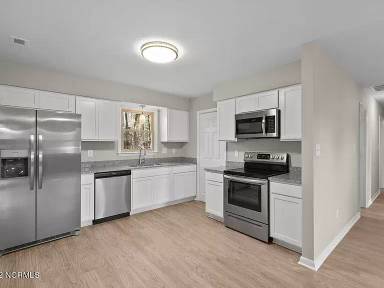 Main picture of 305 Pinewood Ct