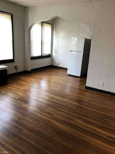 Main picture of 4806 E Washington St