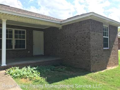 Main picture of 305 Cedar Creek Dr