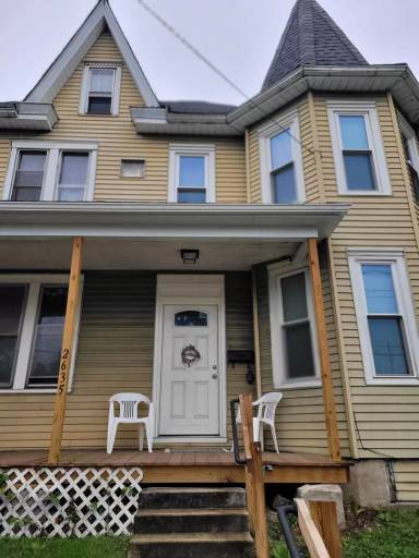 Main picture of 2635 Lititz Pike