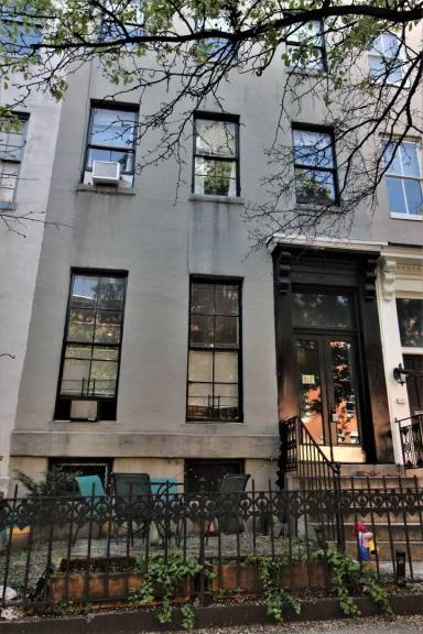 Main picture of 912 Saint Paul St