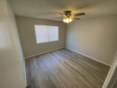 Main picture of 2429 Pattiglen Ave