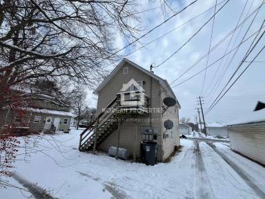 Main picture of 832 E 7th St